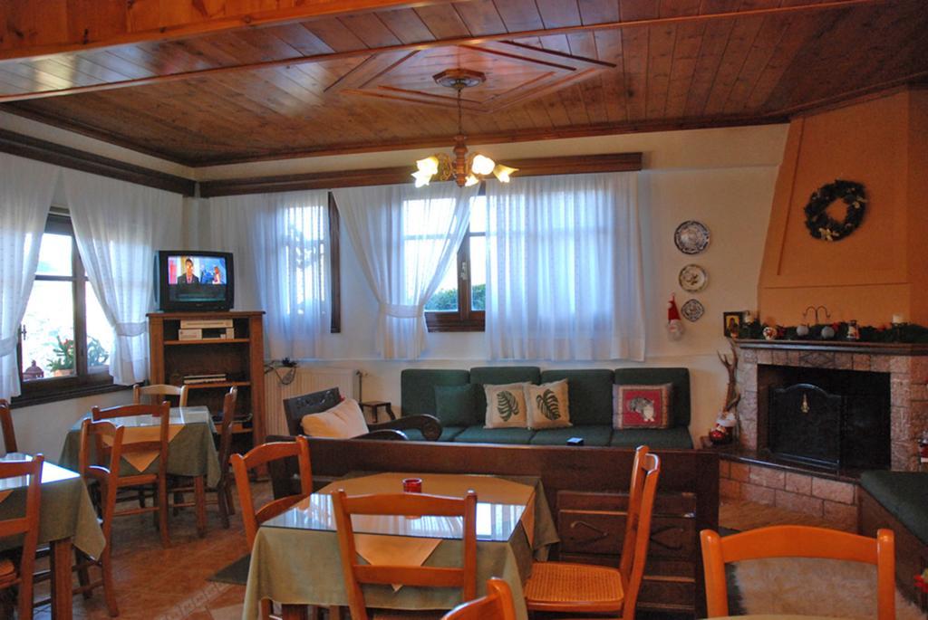 2 Alonia Otel Anatoliki Frangista Dış mekan fotoğraf
